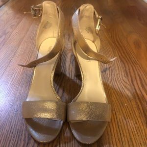 Nine West Size 9 gold sparkle sandals